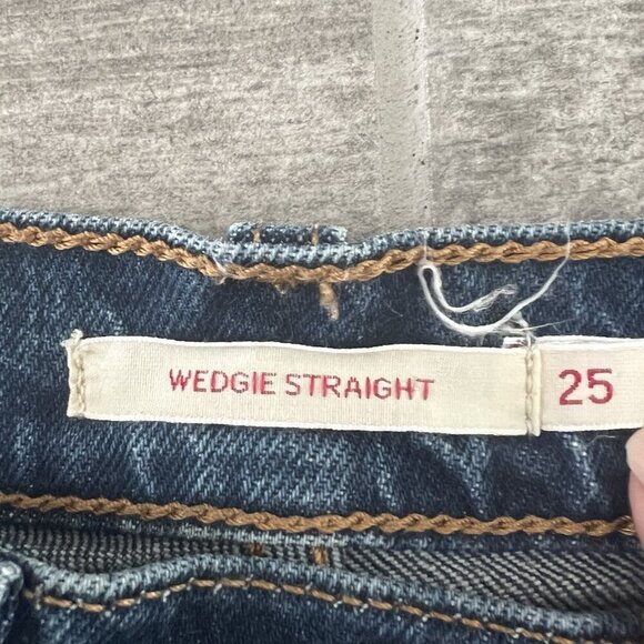 Levi’s Women’s Wedgie Straight Button Fly Jeans Size 25 Blue Denim Raw Hem - Picture 5 of 9